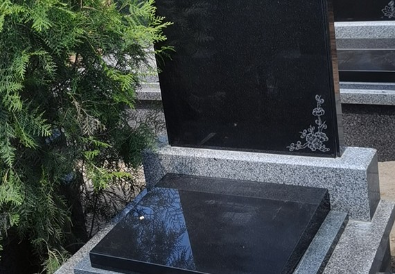 墓碑的材质与价格有关吗？如今流行哪种材质的墓碑？